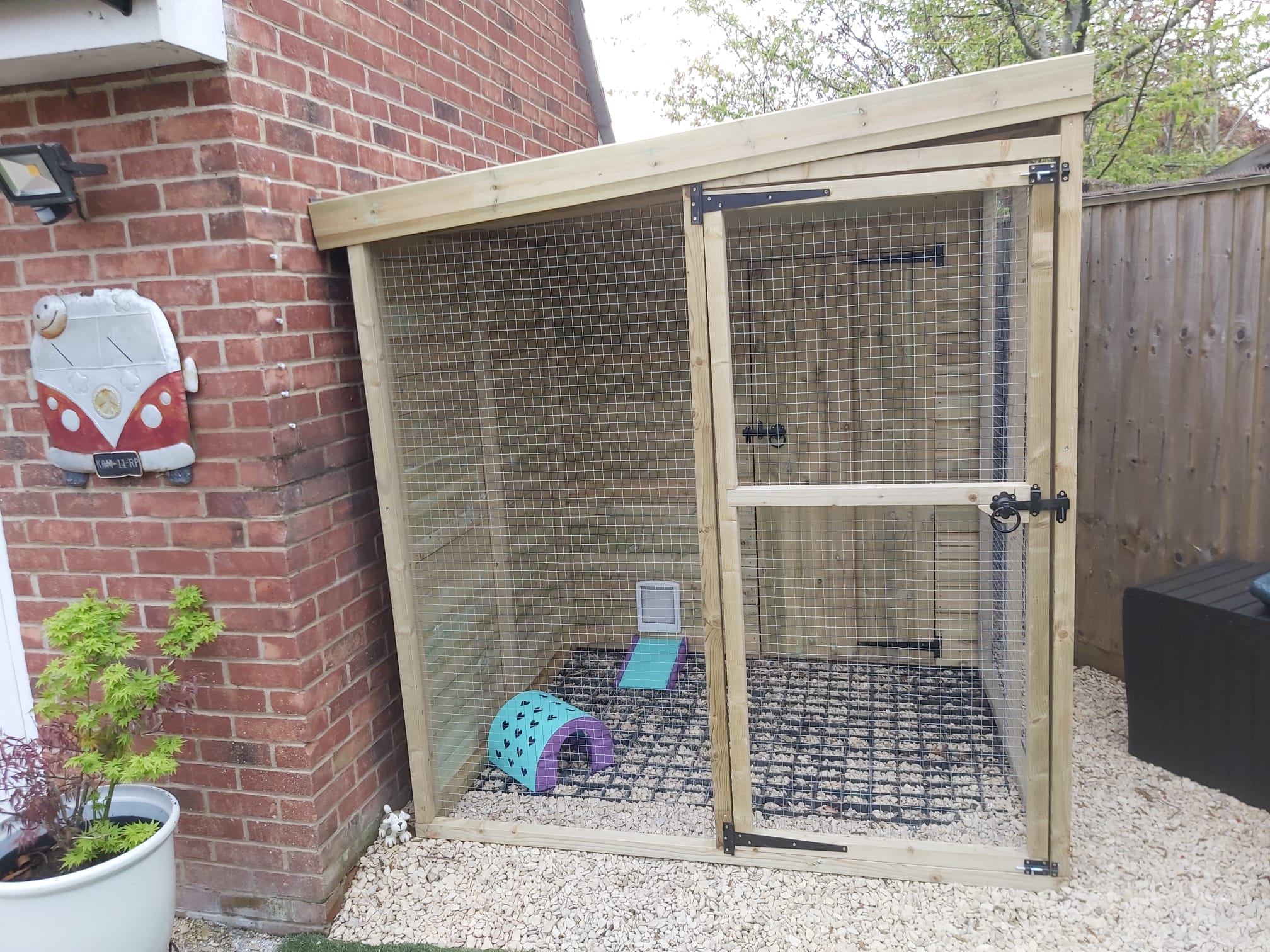 10ft rabbit outlet hutch